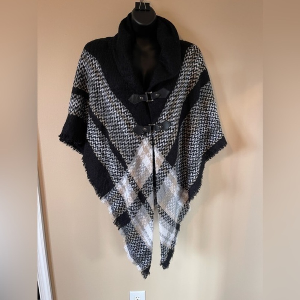 Poncho / Shall Black White and Tan One Size